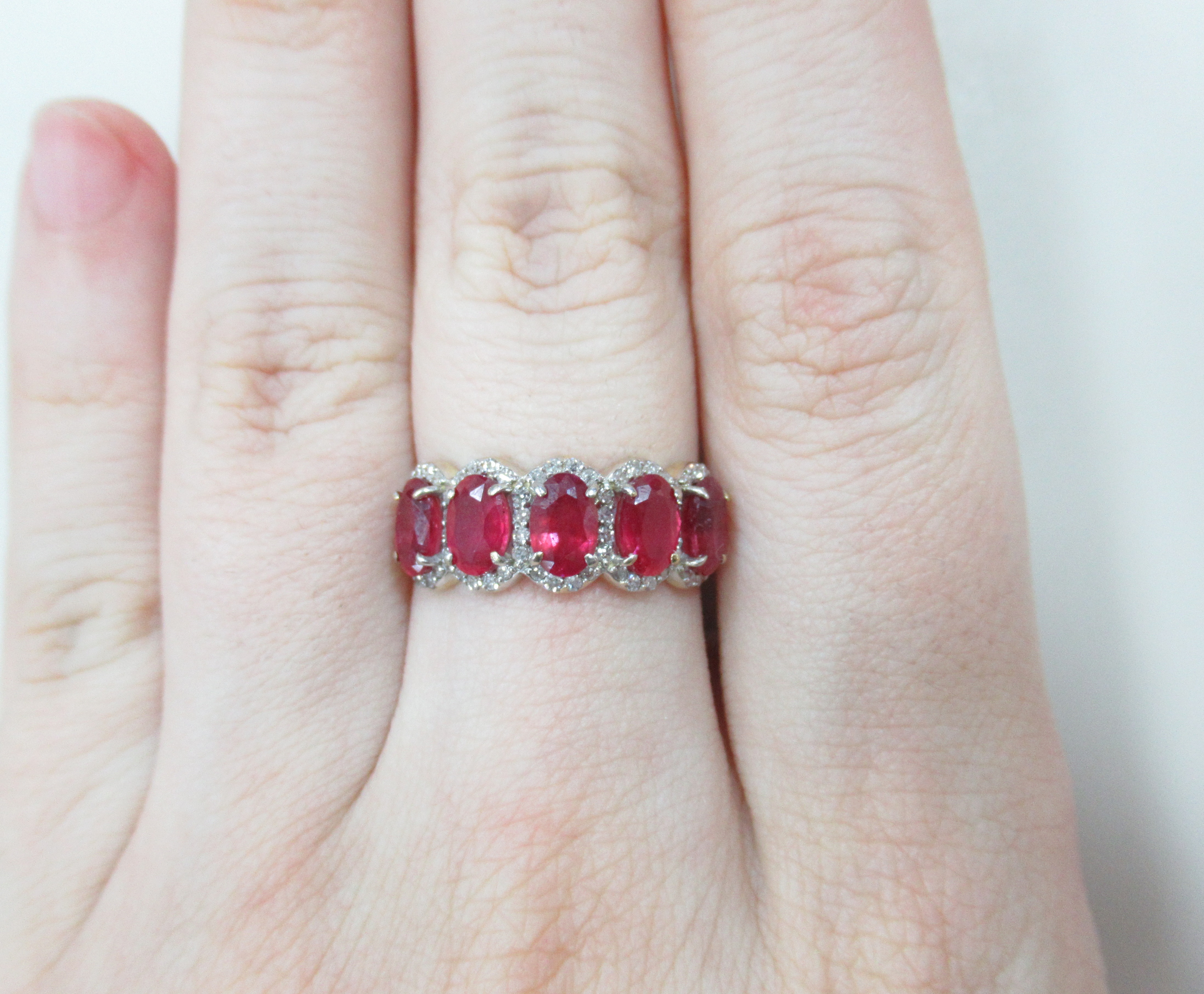 Кольцо из желтого золота с рубинами